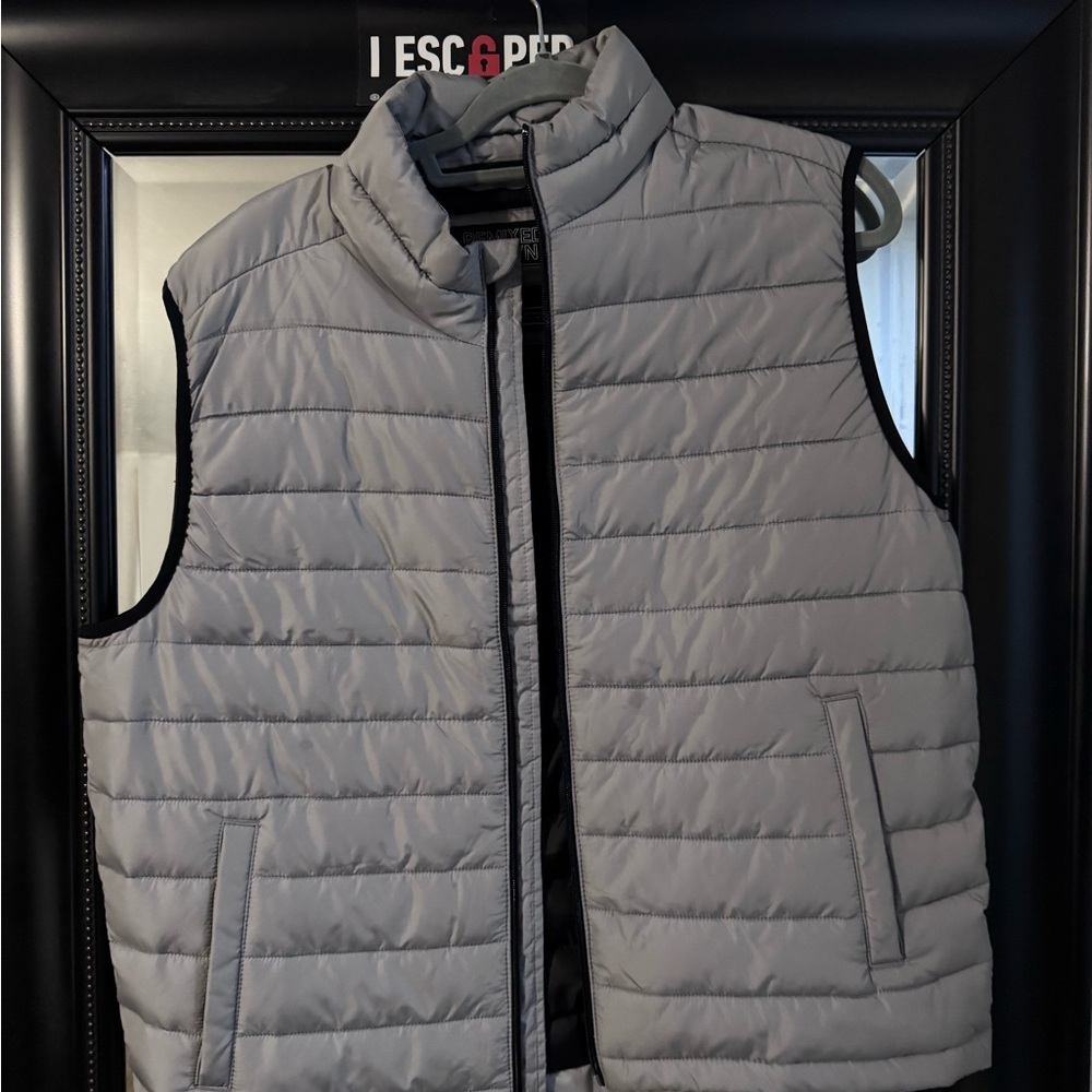 Aeropostale Gray Quilted Puffer Vest with Stand-Up Collar and Full-Length Zipper